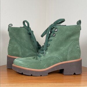 Women’s Naturalizer Dara Lug Sole Booties Green Suede Lace Up Size 7